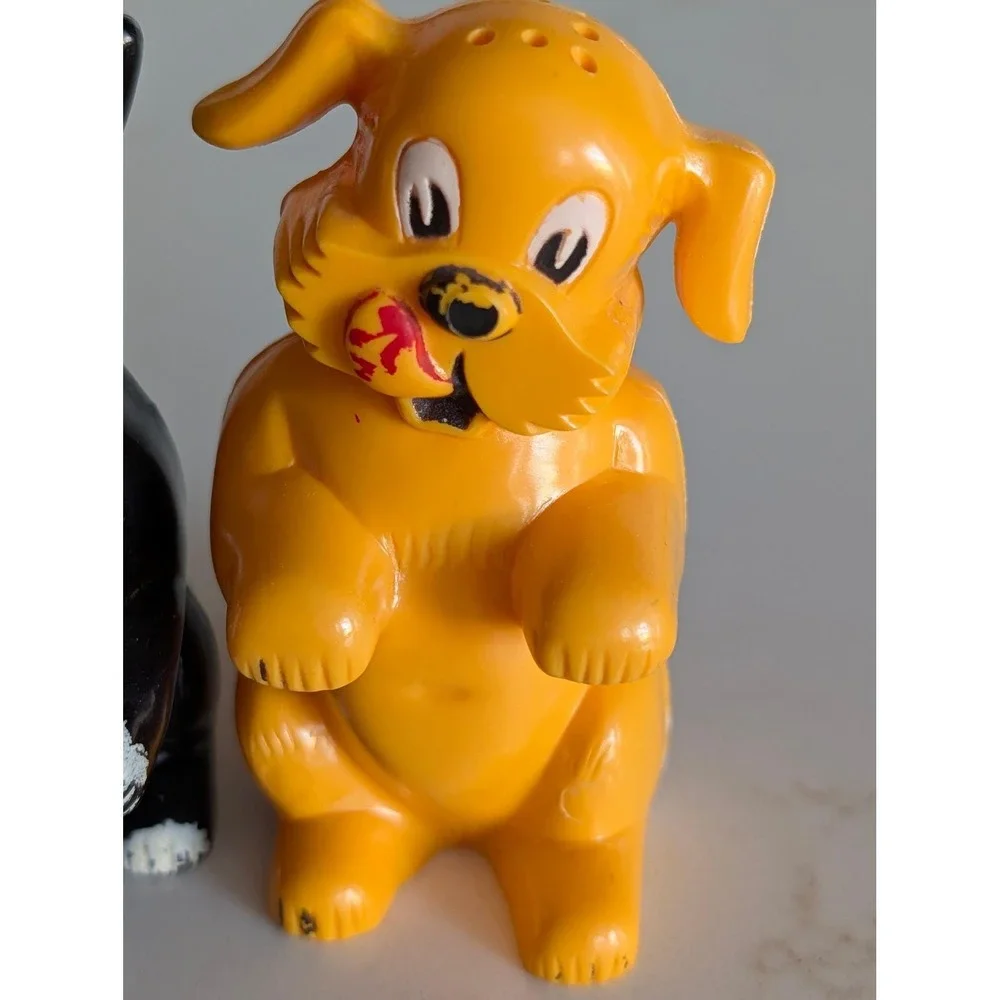 The Unbranded Brand vintage plastic